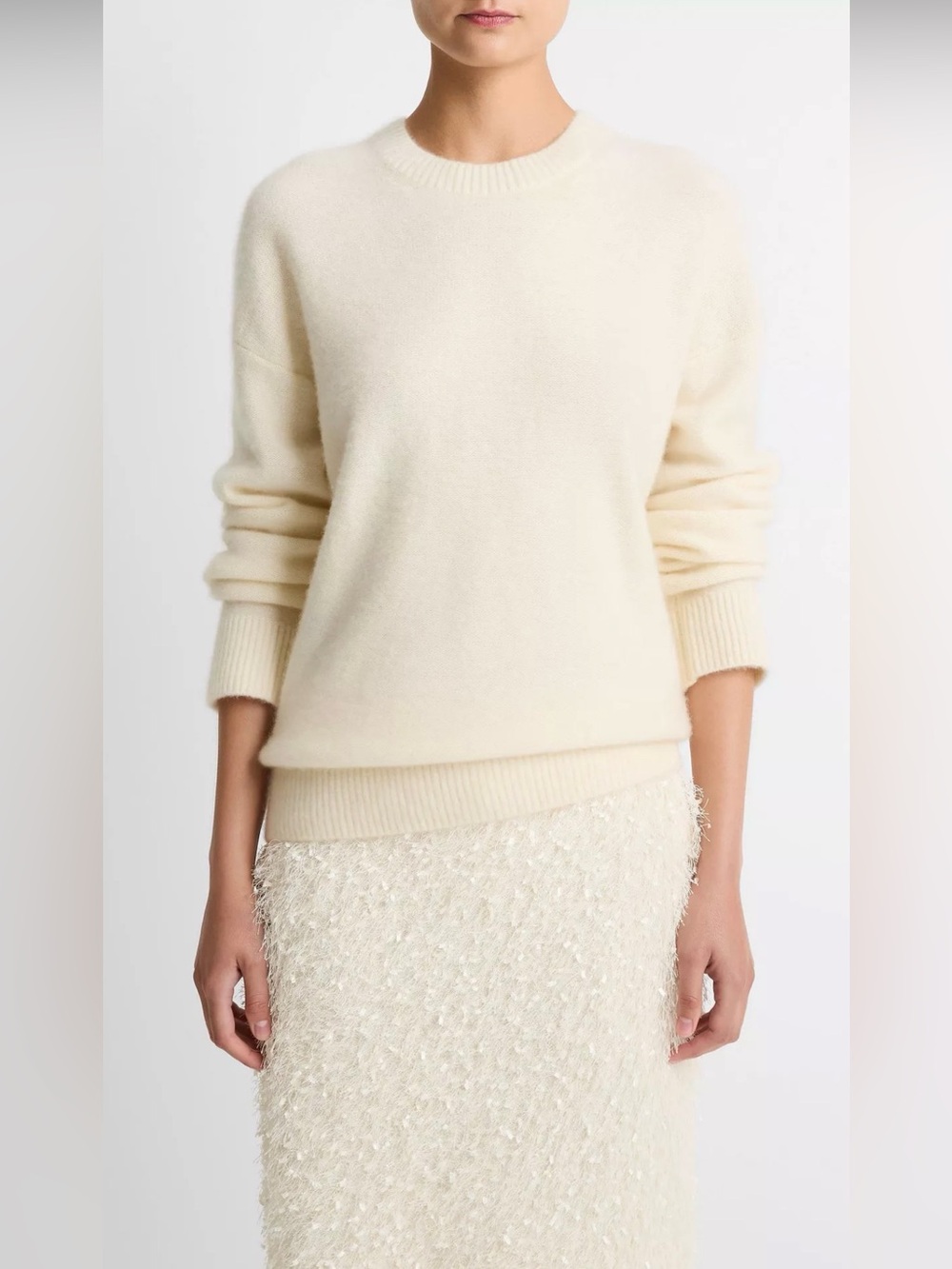 BEST SELLER Plush Cashmere Crew Neck Sweater in Ivory sz Large (Retail CA $645)